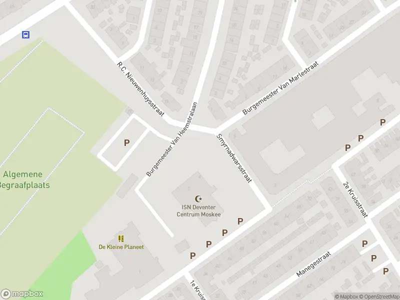 Brandweer met grote spoed naar de Smyrnadwarsstraat in Deventer vanwege voertuigbrand