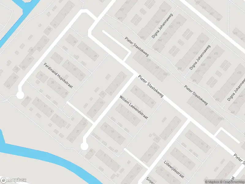 Ambulance met grote spoed naar de Willem Leevendstraat in Hoogvliet Rotterdam