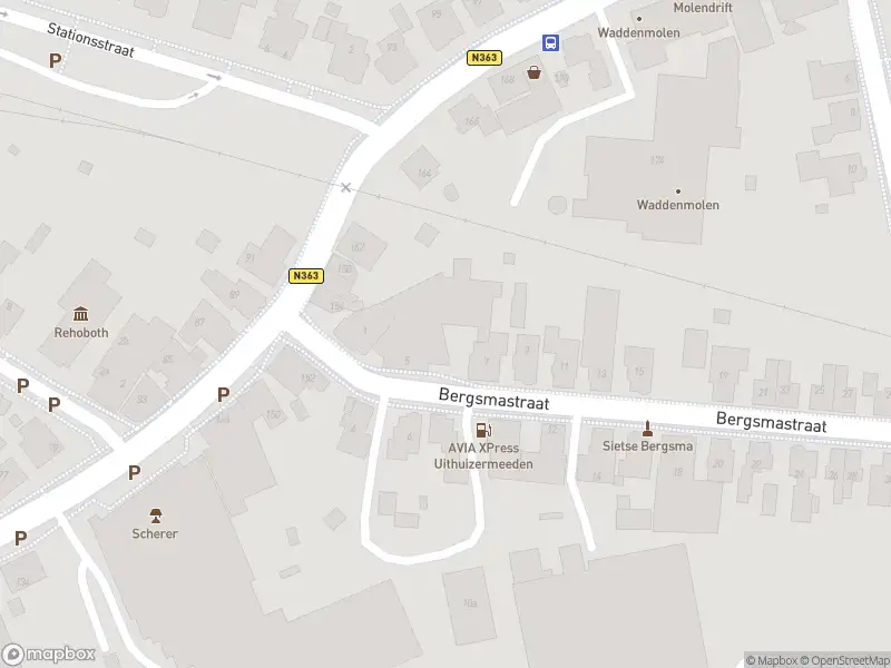 Brandweer met grote spoed naar de Hoofdstraat in Uithuizermeeden vanwege waarnemen gaslucht