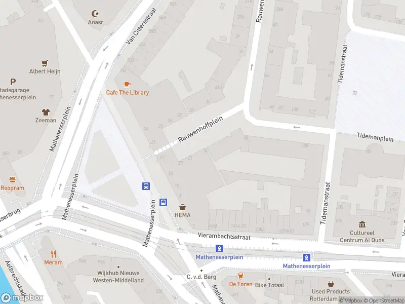 Ambulance met gepaste spoed naar de Rauwenhoffplein in Rotterdam