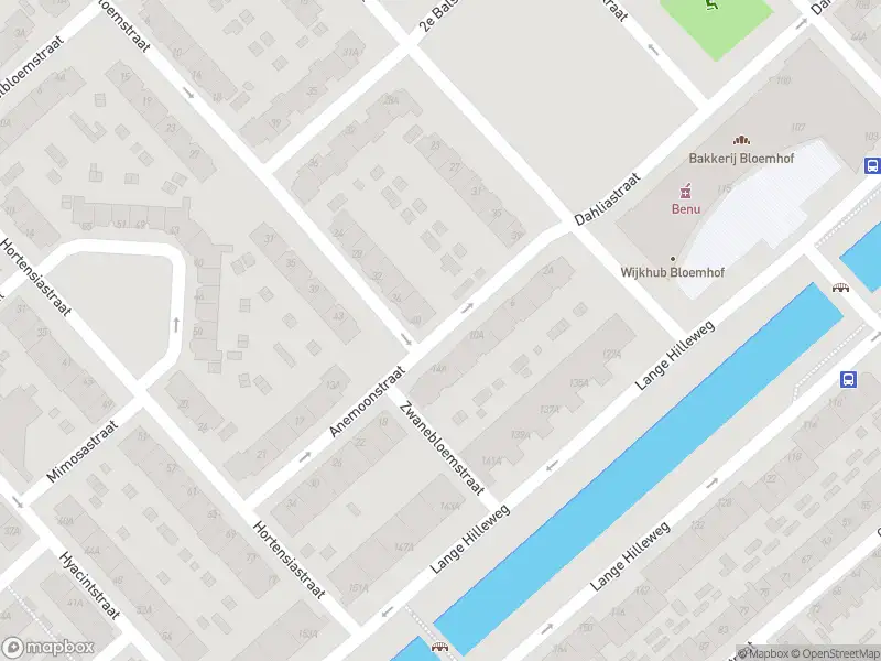 Ambulance met grote spoed naar de Anemoonstraat in Rotterdam