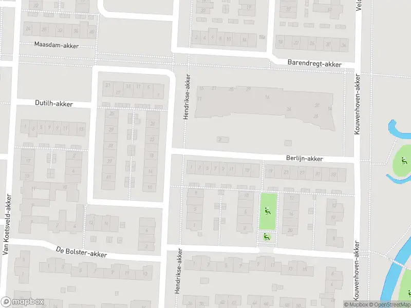 Ambulance met gepaste spoed naar de Berlijn-akker in Barendrecht