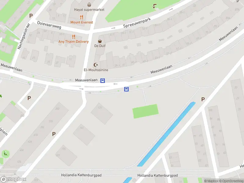 Ambulance met gepaste spoed naar de IJplein in Amsterdam