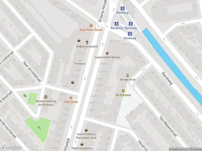 Ambulance met grote spoed naar de Groene Hilledijk in Rotterdam