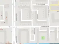 Ambulance met grote spoed naar de Thomas van Erpehof in Amsterdam