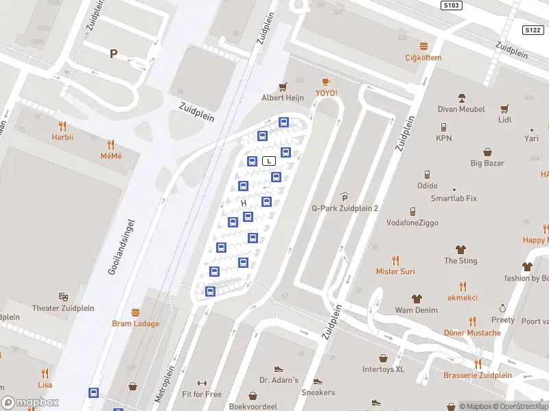 Ambulance met grote spoed naar de Zuidplein in Rotterdam