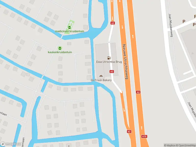 Ambulance met grote spoed naar de Nieuwe Utrechtseweg in Amsterdam