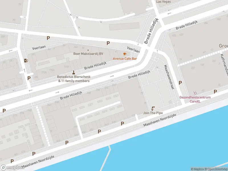 Ambulance met gepaste spoed naar de Brede Hilledijk in Rotterdam