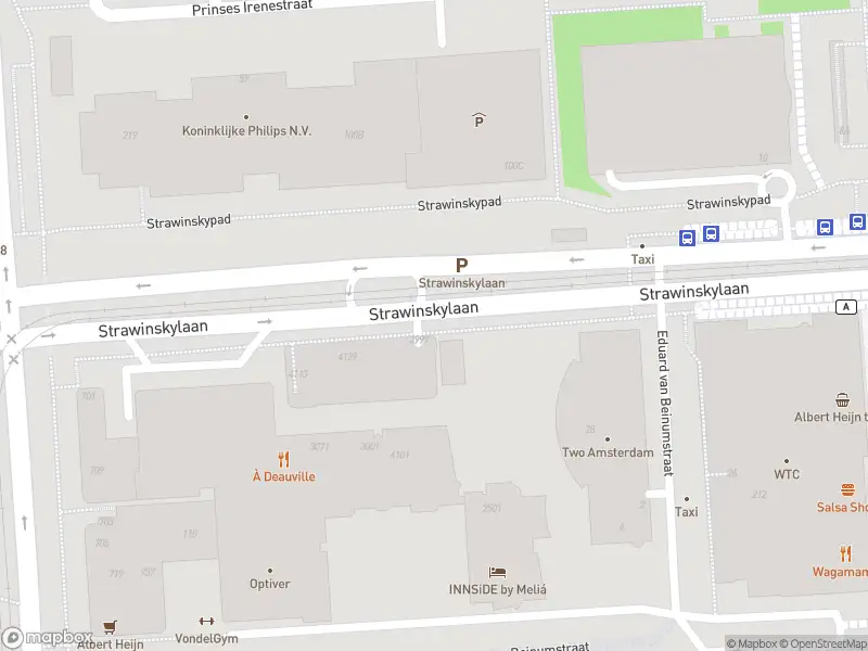 Ambulance met grote spoed naar de Fred. Roeskestraat in Amsterdam