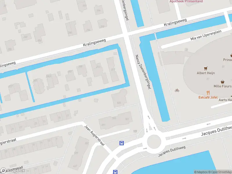 Ambulance met gepaste spoed naar de Nancy Zeelenbergsingel in Rotterdam