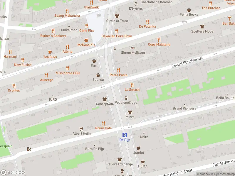 Ambulance met gepaste spoed naar de Linnaeusstraat in Amsterdam