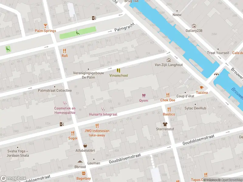 Ambulance met gepaste spoed naar de Palmstraat in Amsterdam