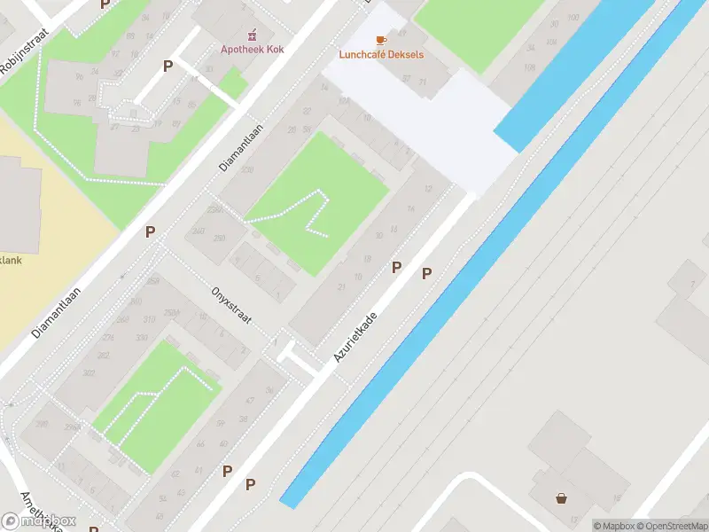 Ambulance met grote spoed naar de Azurietkade in Leiden