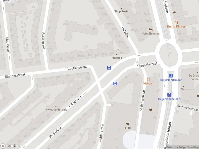 Ambulance met grote spoed naar de Slaghekstraat in Rotterdam