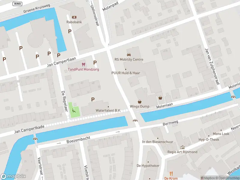 Ambulance met grote spoed naar de Stationsstraat in Spijkenisse