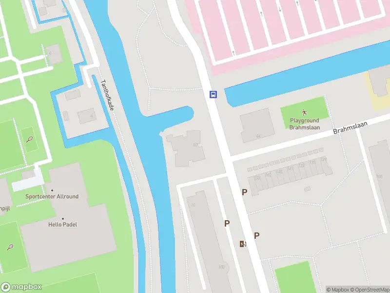 Ambulance met gepaste spoed naar de Jan Thoméelaan in Delft