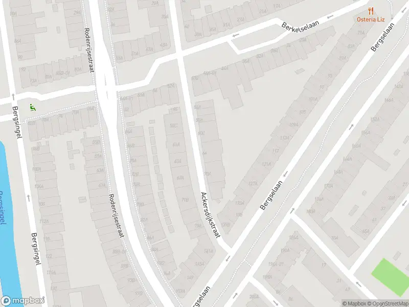 Ambulance met grote spoed naar de Ackersdijkstraat in Rotterdam