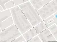 Ambulance met grote spoed naar de Burgemeester Kieboomlaan in Vlaardingen