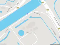 Ambulance met gepaste spoed naar de Kanaaldijk Oost in Heenvliet
