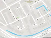 Ambulance met grote spoed naar de Michiel de Ruyterplein in Maassluis