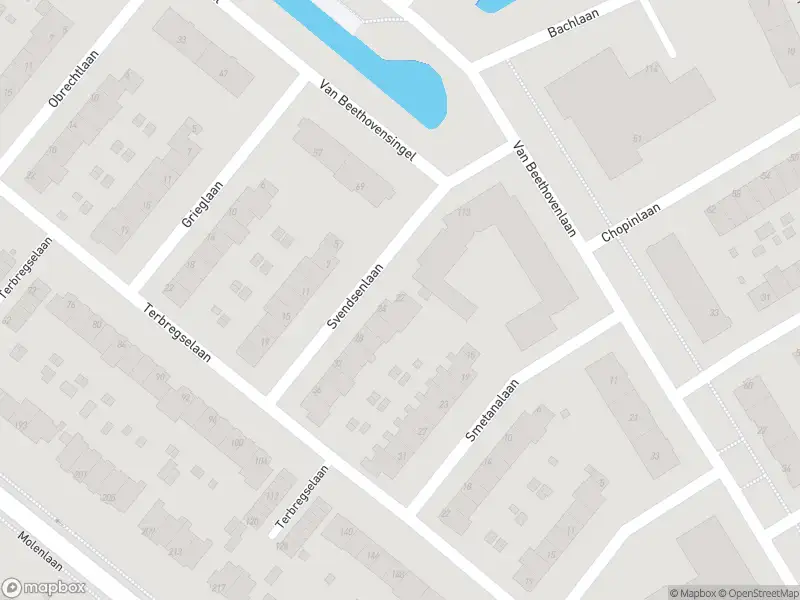 Ambulance met gepaste spoed naar de Svendsenlaan in Rotterdam