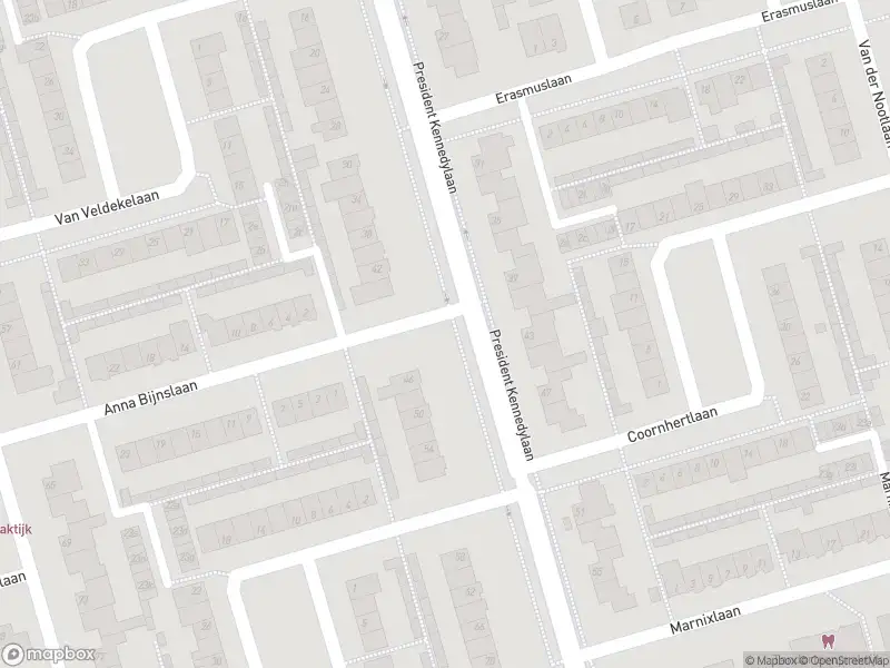 Brandweer en politie met grote spoed naar de Coornhertlaan in Roosendaal vanwege waarnemen gaslucht