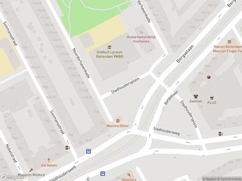 Ambulance met grote spoed naar de Stadhoudersplein in Rotterdam