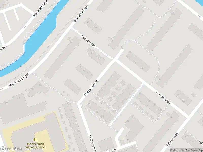 Ambulance met gepaste spoed naar de Moltzerstraat in Rotterdam