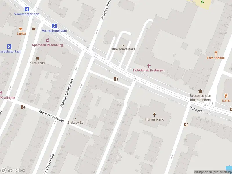 Ambulance met grote spoed naar de Oudedijk in Rotterdam