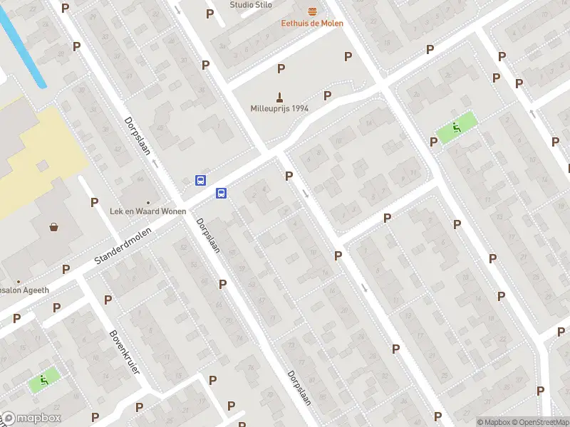 Ambulance met grote spoed naar de Claes de Jongestraat in Nieuw-Lekkerland