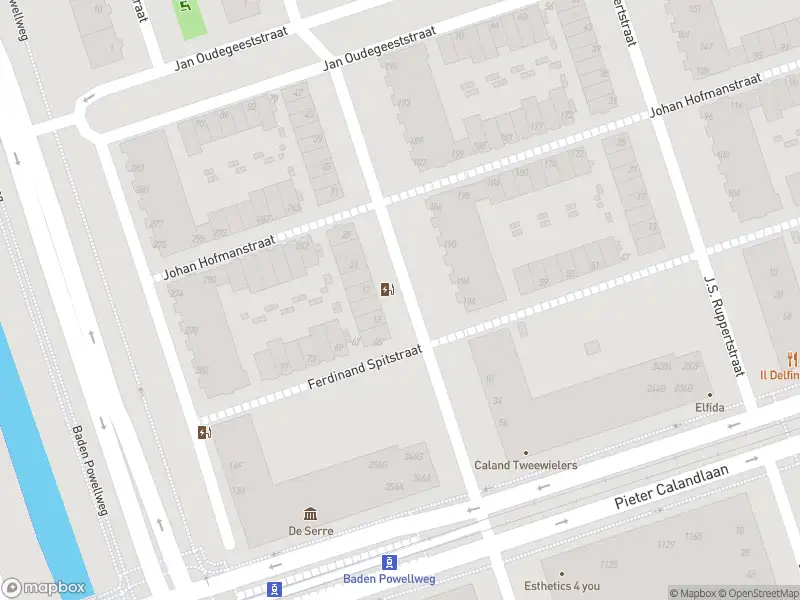 Ambulance met grote spoed naar de Dr. E. Boekmanstraat in Amsterdam