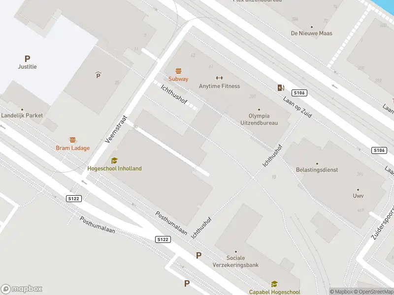 Ambulance met grote spoed naar de Ichthushof in Rotterdam