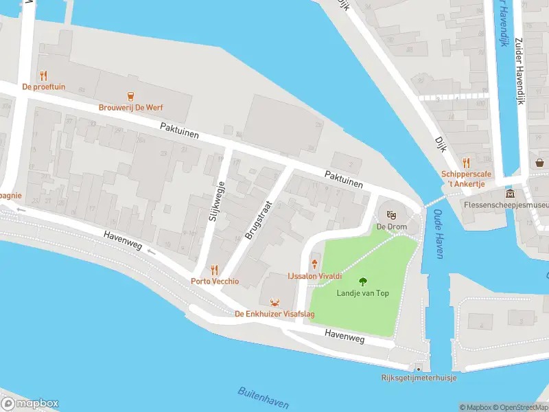 Ambulance met gepaste spoed naar de Brugstraat in Enkhuizen