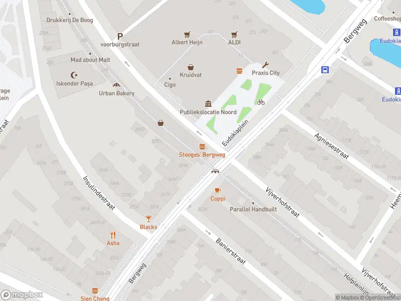 Ambulance met gepaste spoed naar de Bergweg in Rotterdam