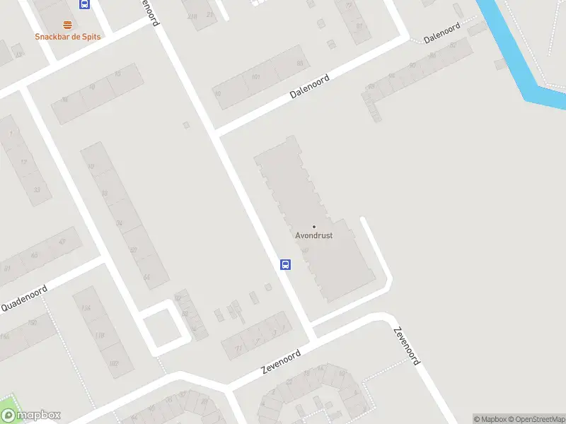 Ambulance met grote spoed naar de Nudenoord in Rotterdam