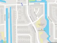 Ambulance met grote spoed naar de Middenmolenplein in Gouda