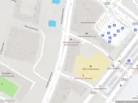 Ambulance met grote spoed naar de Elzenhagensingel in Amsterdam