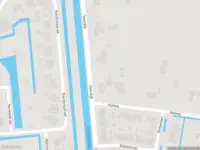 Ambulance met grote spoed naar de Voordijk in Schelluinen