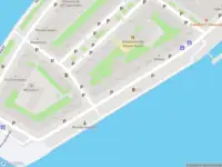 Ambulance met grote spoed naar de Prins Hendrikkade in Rotterdam