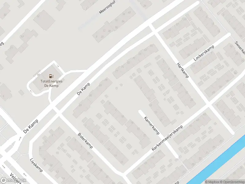 Ambulance met grote spoed naar de Kamerkamp in Velserbroek