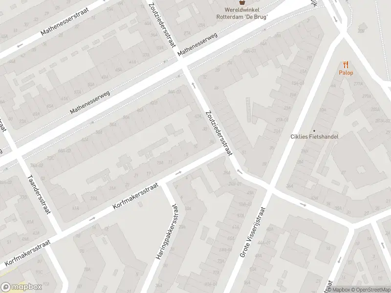 Ambulance met grote spoed naar de Korfmakersstraat in Rotterdam