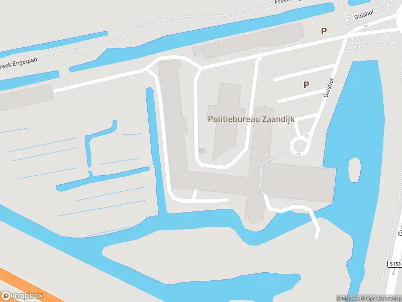 Ambulance met grote spoed naar de Guishof in Zaandijk