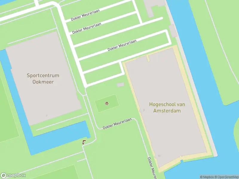 Ambulance met grote spoed naar de Dokter Meurerlaan in Amsterdam