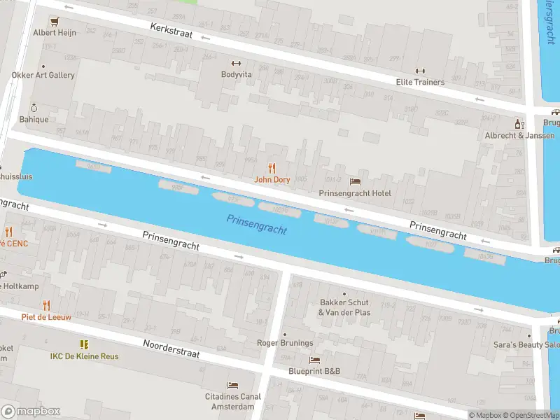 Ambulance met gepaste spoed naar de Prinsengracht in Amsterdam