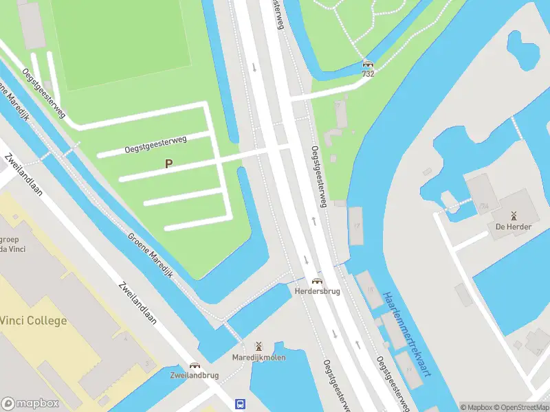 Ambulance met gepaste spoed naar de Oegstgeesterweg in Leiden