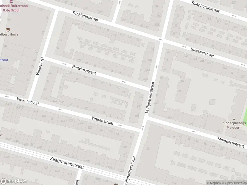 Ambulance met grote spoed naar de Rietvinkstraat in Rotterdam