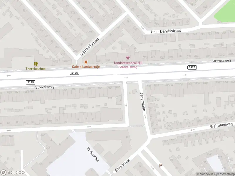 Ambulance met grote spoed naar de Strevelsweg in Rotterdam