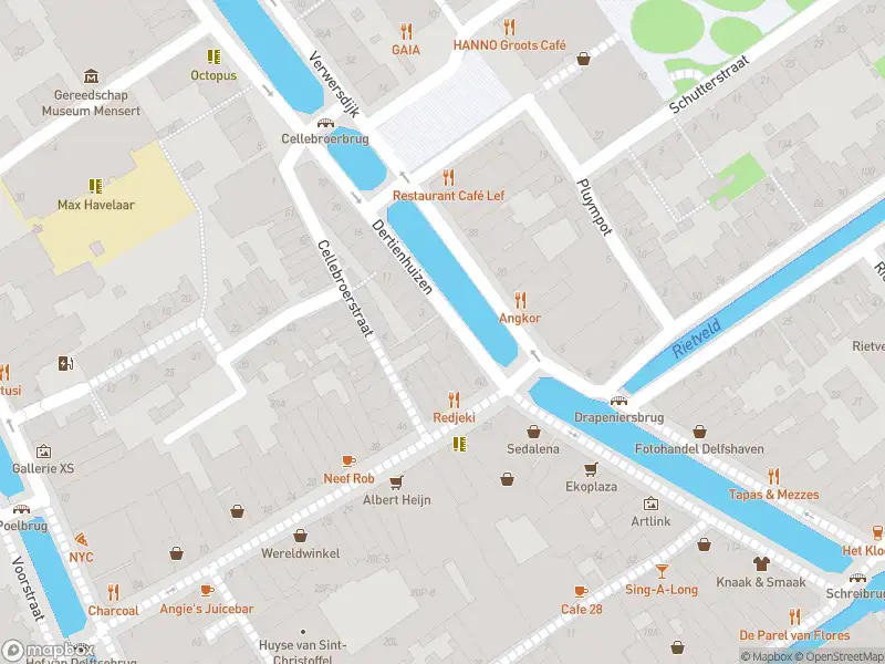 Ambulance met gepaste spoed naar de Dertienhuizen in Delft