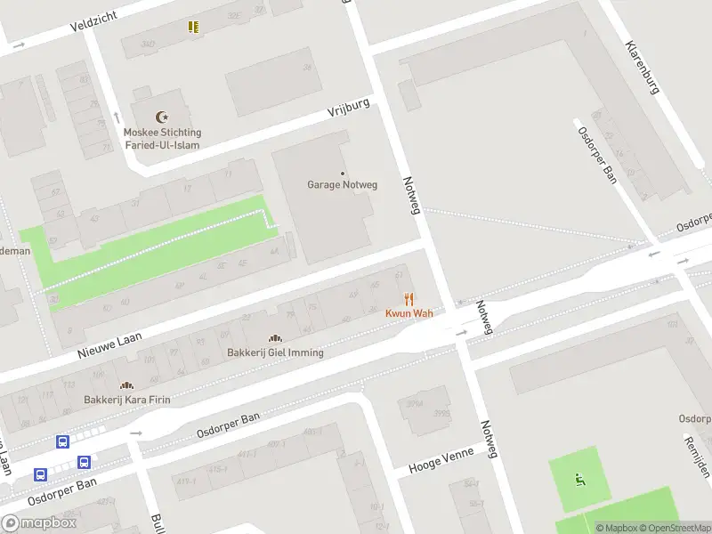 Ambulance met gepaste spoed naar de Groenehuyzen in Amsterdam