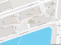 Ambulance met gepaste spoed naar de Astanaplein in Rotterdam